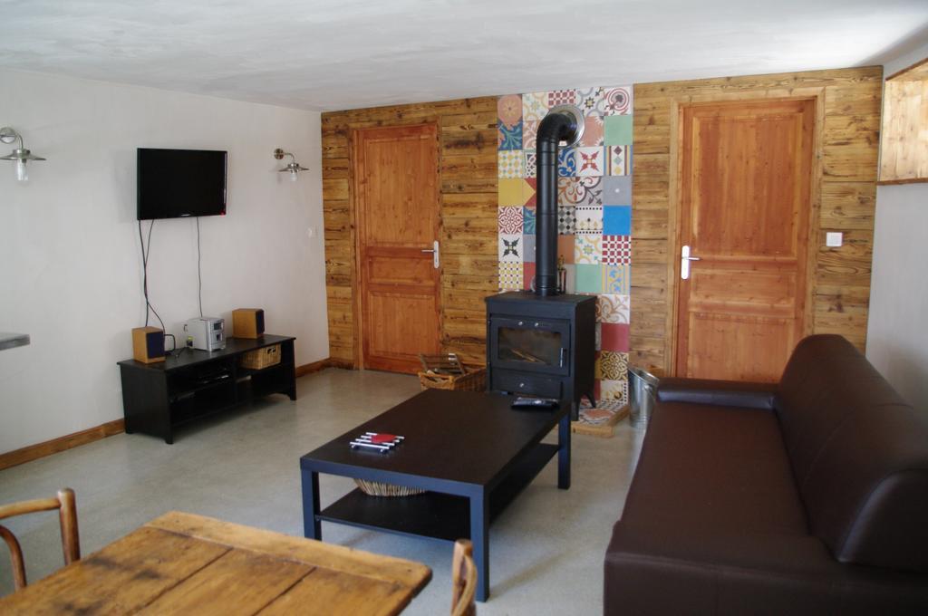 Appartement Dans Chalet De Montagne Bozel 部屋 写真